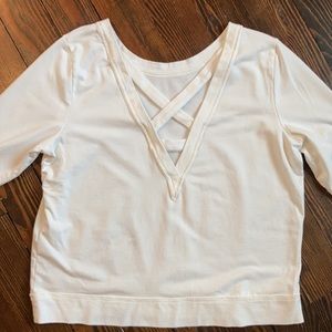 Zenergy Chico’s White V Back Sweatshirt top sz 2